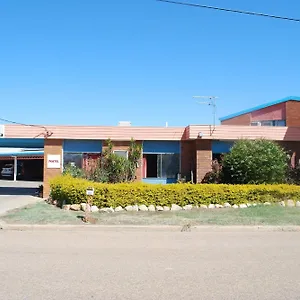 Abajaz Motel-centrally Located-shaded Parking Motel Longreach